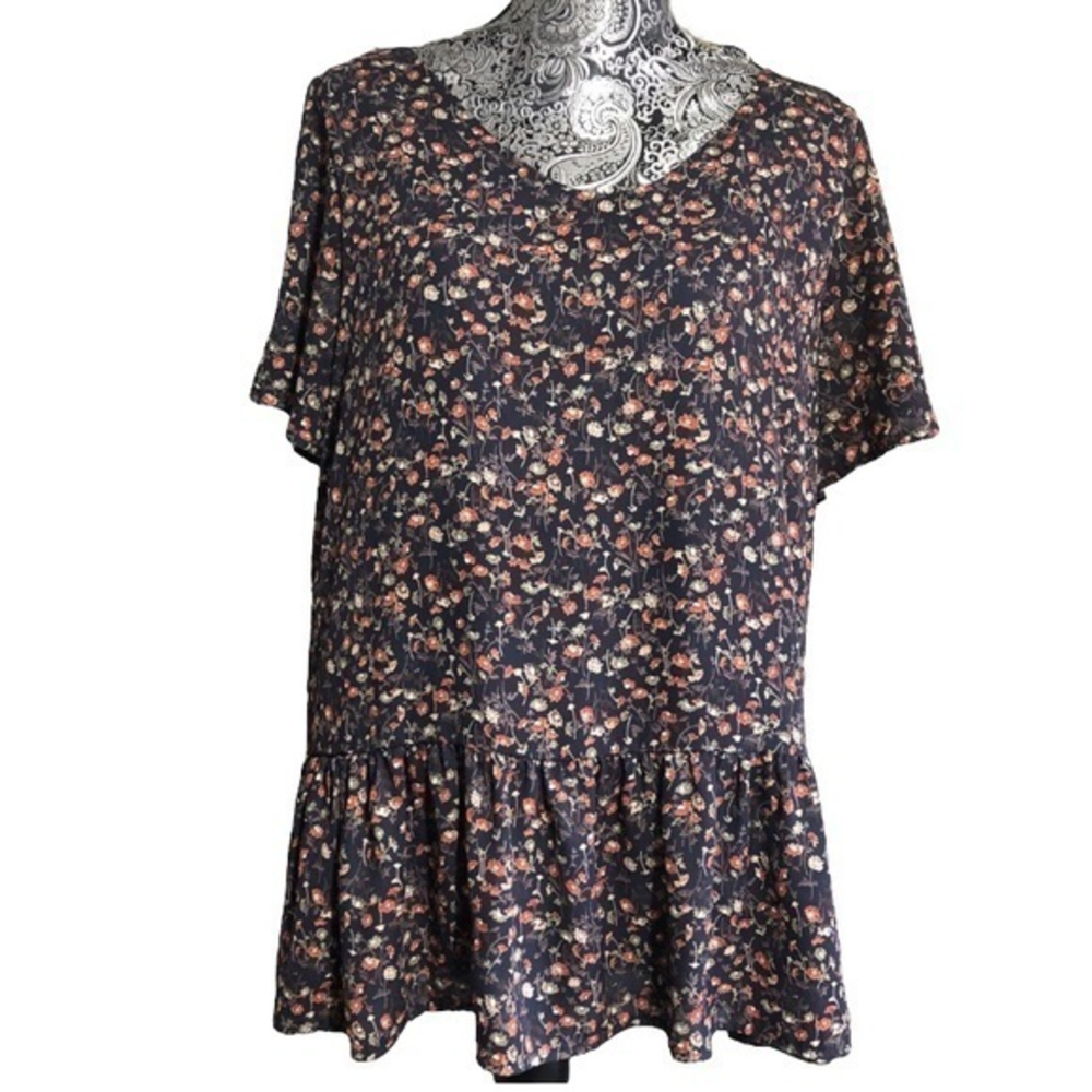 I Joah Navy daisy flower flows prairie‎ short sleeve lined blouse